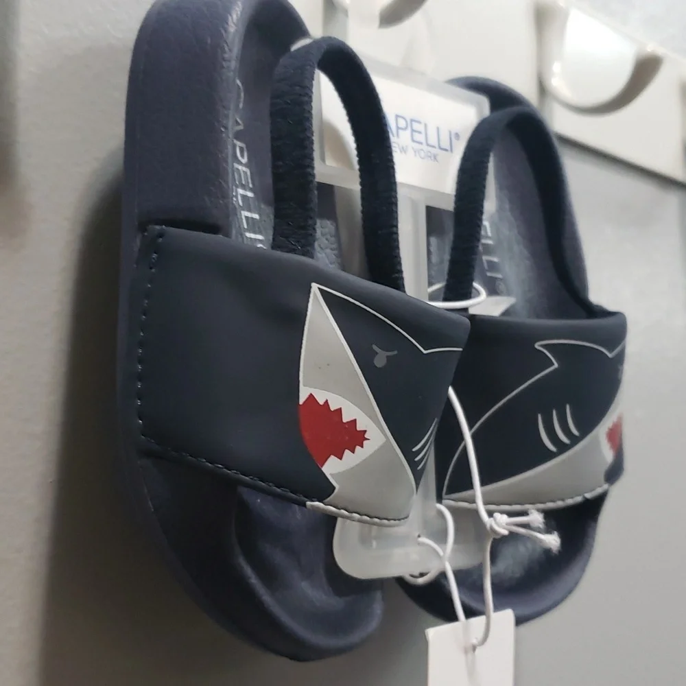 Capelli New York NWT Boys Shark Design Sandals, 4/5